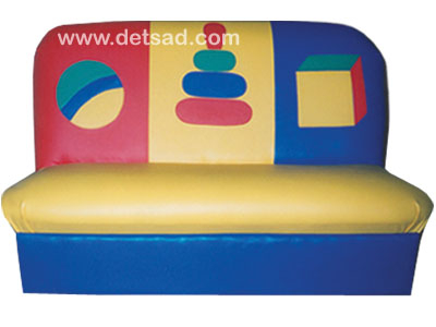 Диван с аппликацией 