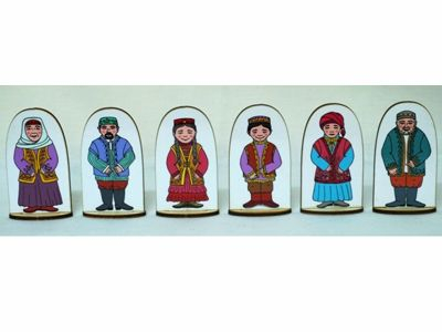 Набор кукол на подставке СЕМЬЯ ЯКУТСКАЯ